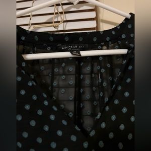 Medium current air sleeveless see through shirt.